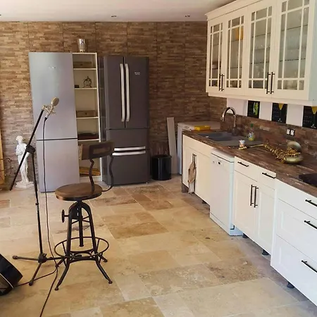Maison Charmante A Avec Piscine Et Jacuzzi *